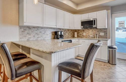 Elbert House | 4BD, Tons of Space w/ a Hot Tub! Peaceful Getaway