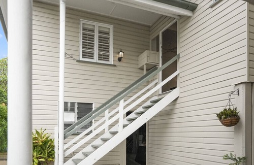 Holland Park West House | 4BDR 2BTH Home Holland Park