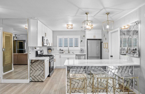Las Vegas House | 4bdrm 2 Bath Pool Close To Strip & Conventions