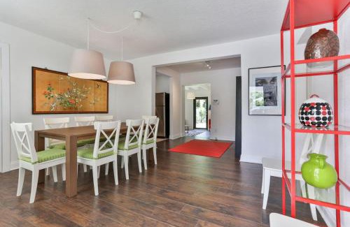 Buena Vista House | 4Bedrooms 2Bathrooms Art District Contemporary Japanese Themed Home