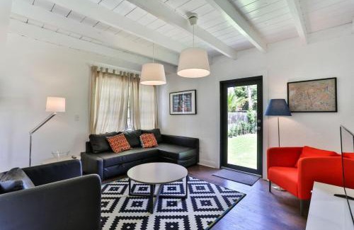 Buena Vista House | 4Bedrooms 2Bathrooms Art District Contemporary Japanese Themed Home