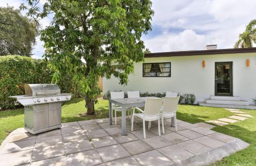 Buena Vista House | 4Bedrooms 2Bathrooms Art District Contemporary Japanese Themed Home