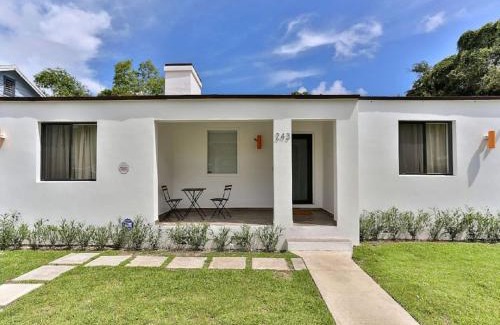Buena Vista House | 4Bedrooms 2Bathrooms Art District Contemporary Japanese Themed Home