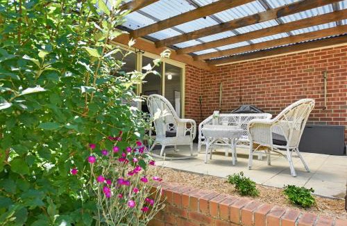 Blackheath House | 4BR 2BA Cozy Blackheath Cottage with Firepit & Pool Table