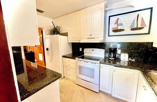 Downtown Hollywood House | 4BR, 4BA House Beach, Entertainment, Nightlife