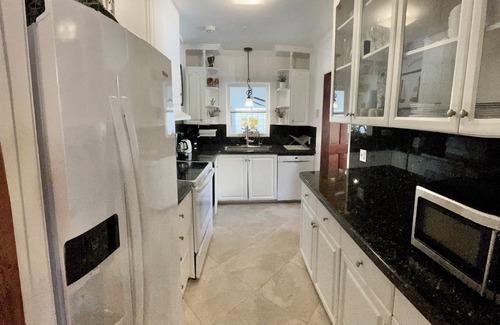 Downtown Hollywood House | 4BR, 4BA House Beach, Entertainment, Nightlife