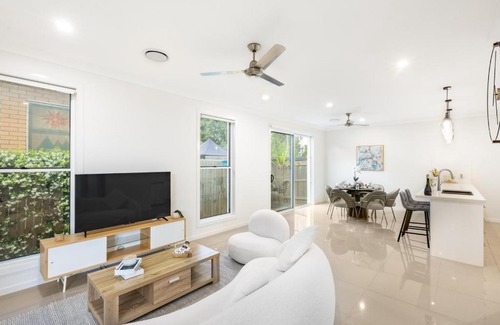 Surfers Paradise House | 4BR Cozy house 5mins to beach