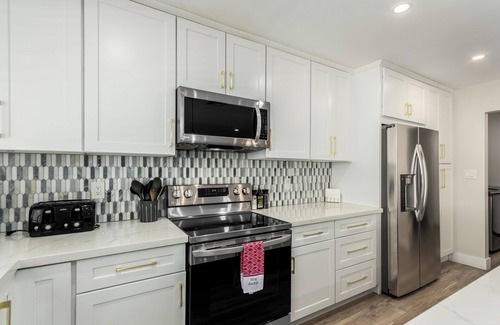 Mesa House | 4BR Mesa Oasis w/Putting Green and Heated Pool!