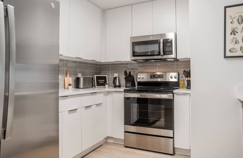 Third Ward Apartment | 4BR Modern Apt Central Location near Spectrum Std