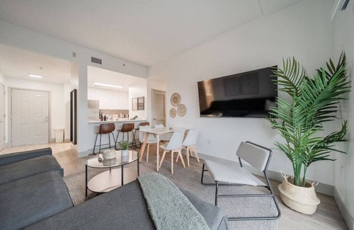 Third Ward Apartment | 4BR Modern Apt Central Location near Spectrum Std