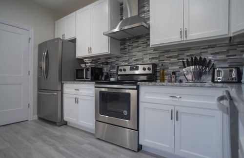 West Dallas House | 4BR ModernHome w/Pool & Jacuzzi