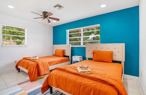 Central Naples House | 4BR Naples Getaway Pool, Gazebo & Near Beach