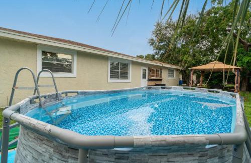 Central Naples House | 4BR Naples Getaway Pool, Gazebo & Near Beach