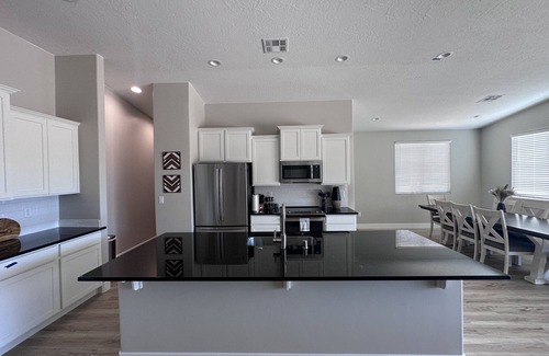 Mesquite House | 4BR Oasis Pool Spa Near Golf & Casinos