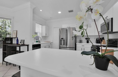 The Hammocks House | 4BR Pool Home, Sleeps 11, Games, Airport 10min