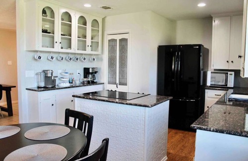 Myra House | 4BR Saint Jo Escape | Hot Tub, Firepit & Pool