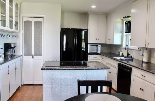 Myra House | 4BR Saint Jo Escape | Hot Tub, Firepit & Pool