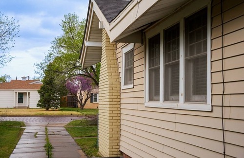 Amarillo House | 4BR w/Man Cave & She Cave Fun!