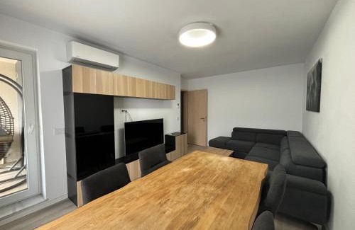 Tractorul Apartment | 4FriendsCoresiBrasov X