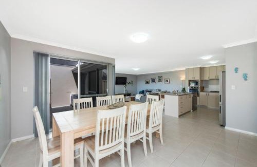 Geographe House | 4Shore with Wifi