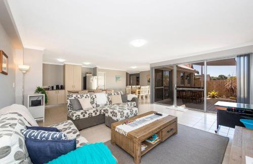 Geographe House | 4Shore with Wifi