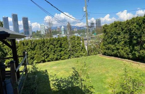 Burnaby House | 5-10 minutes away from Vancouver, Brentwood, Lougheed and Coquitlam.