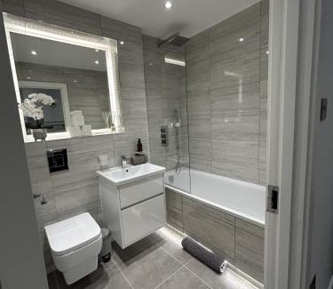 Runnymede Apartment | 5 Aviv Place