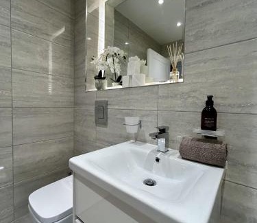 Runnymede Apartment | 5 Aviv Place