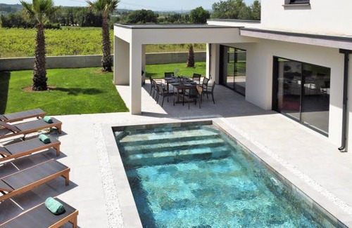 Saint-Genies-de-Comolas House | 5 bedroom accommodation in Saint-Geniès-de-Comola