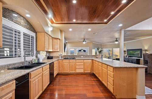 Bullhead City House | 5 Bdr Beautiful Riverfront Home with Dock!