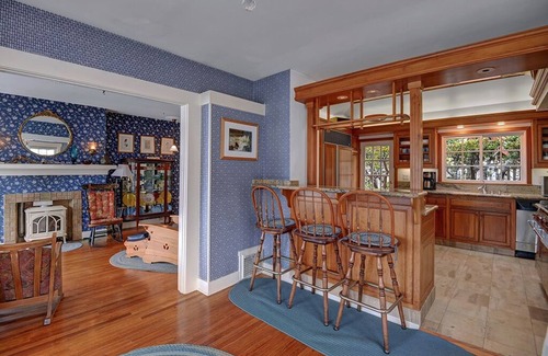 Avalon House | 5 Bdrm Home, Vaulted Ceilings, Amazing 180 Degree Ocean View - 176 Middle Terrac