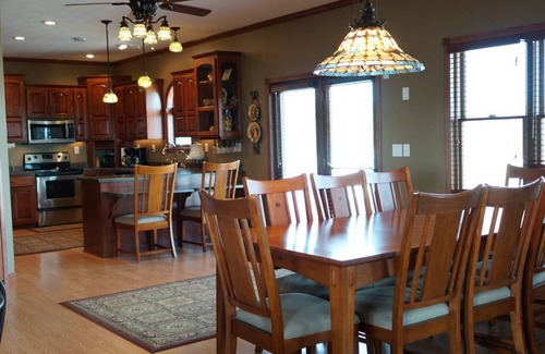 Oacoma House | 5 Bed/3.5 Bath-Sleeps Up To 17-easy I-90 on/off Chamberlain/Oacoma