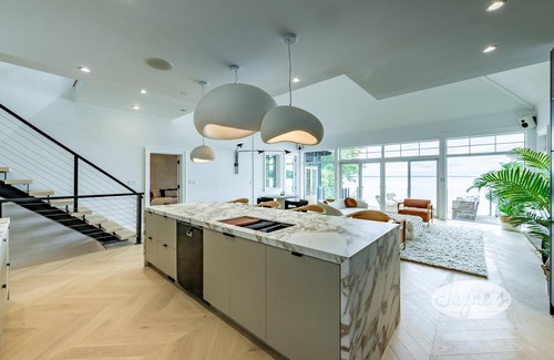 Port Carling Cottage | 5 bed 4 bath Lakehouse on Lake Simcoe! Hot Tub!