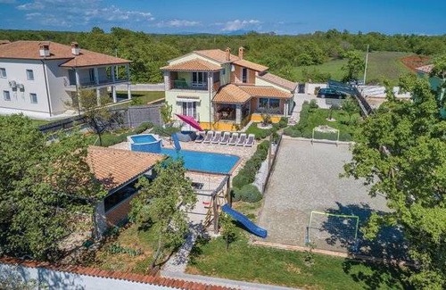 Rezanci House | 5 bedroom accommodation in Rezanci