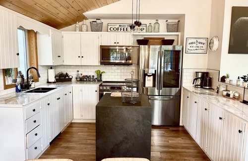 East Kootenay House | 5 bedroom Oasis in the heart of Fairmont Hot Springs