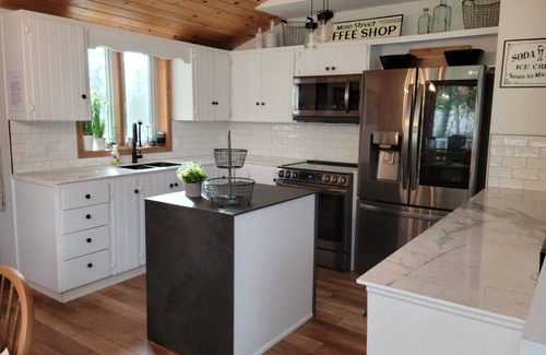 East Kootenay House | 5 bedroom Oasis in the heart of Fairmont Hot Springs