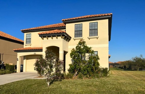 Davenport House | 5 Bedroom House in a Golf resort community near Disney Parks & Universal Studios