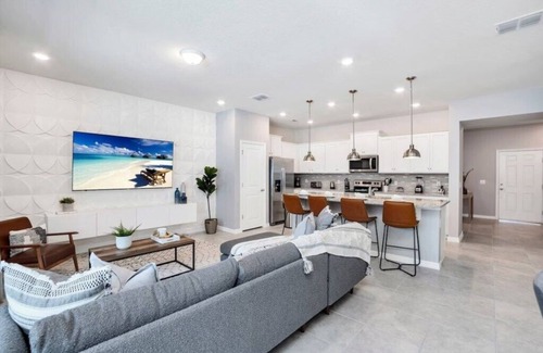 Davenport House | 5 Bedrooms/4.5 Bathrooms/Windsor Island (1360LT)