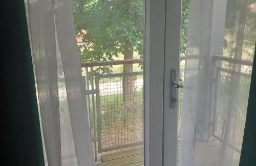 Dartford Apartment | 5 Guests - Pet Friendly - Balcony & Free Parking