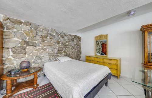 Miramar Apartment | 5 Mi to Hollywood Blvd! Miramar Apt with Shared Pool