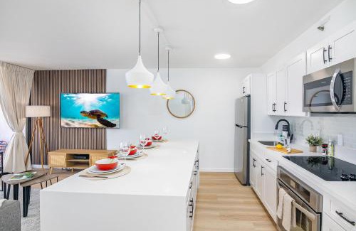 Waikiki Apartment | 5 min Beach Walk, Upscale with Parking, No Resort Fee
