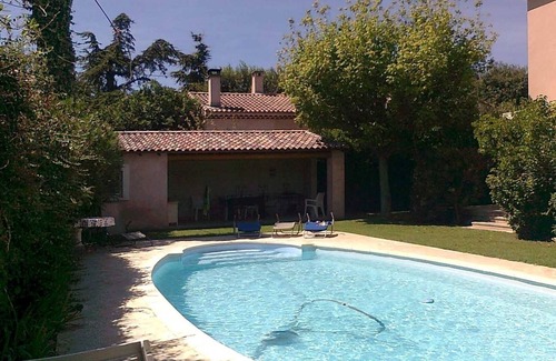 Les Angles Villa | 5 min from Avignon villa 180m2 - 4 bedrooms/3 bathrooms - swimming pool