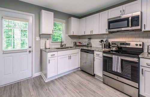 East Raleigh Apartment | 5 min to Downtown Raleigh-Free Coffee & Fast Wi-Fi