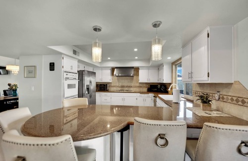 Rancho Oakey House | 5 Mins to Strip Vegas Villa Pool Yard Gather Fun!