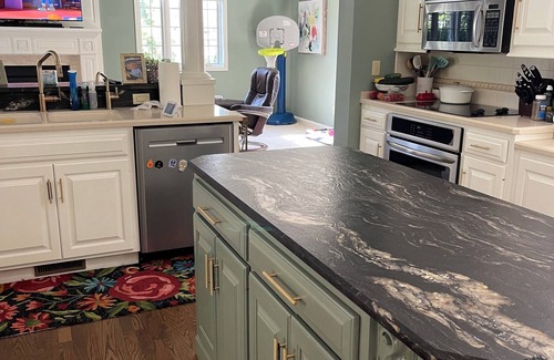 South Bend House | 5 minute drive to Notre Dame- 1.7 miles from campus!