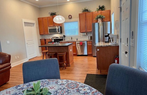 Historic District Apartment | 5 Minute Walk to Historic Waterfront. Pet Yes