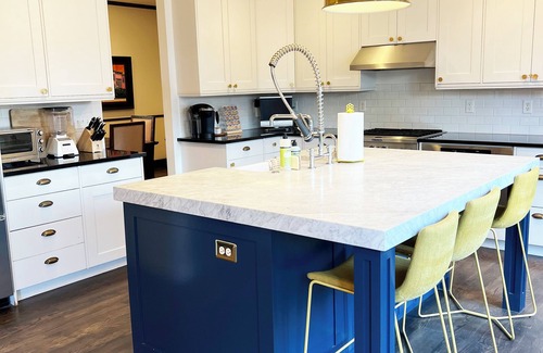 Parkside House | 5 minutes from campus. Stunning large home in beautiful neighborhood.