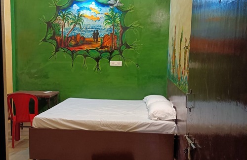 Varanasi House | 5 minutes from Ghats! Spacious Family-Sized rooms, centrally located in the city