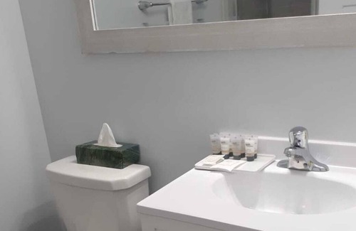 Halton Regional Municipality House | 5 minutes from velodrom and community parks! Family sized townhome with balcony.