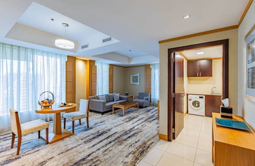 Dubai Apartment | 5 minutes to the metro! 2 Bedroom Serviced Hotel Apartment, All Bills Included.
